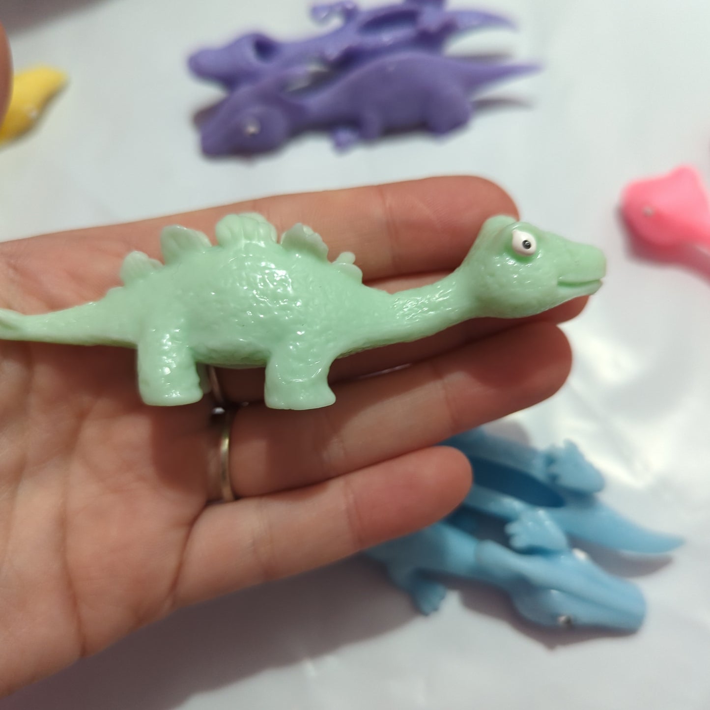 Small finger fling dino